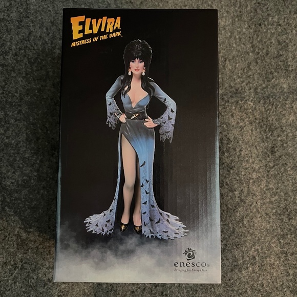 Enesco Other - ELVIRA Mistress Of The Dark 2021 Couture De Force Figurine Statue